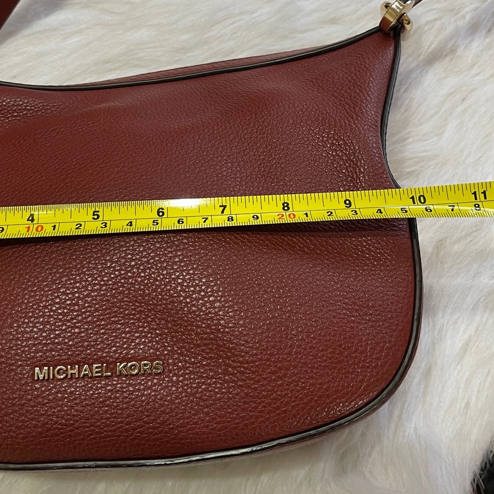 Michael Kors Raven Medium Leather Messenger Bag - Picture 8 of 13